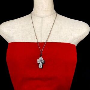 🖤VTG💕Catholic Cross pendant necklace